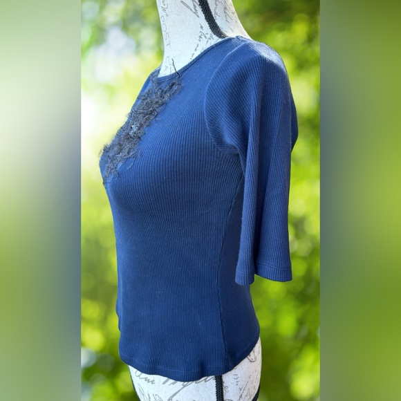 Ribbed Cotton Top with Intricate Embroidery
Small
Like New / Never Worn - Picture 4 of 10